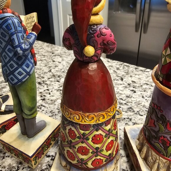 Jim Shore Heartwood Creek Carolers - Picture 7 of 16